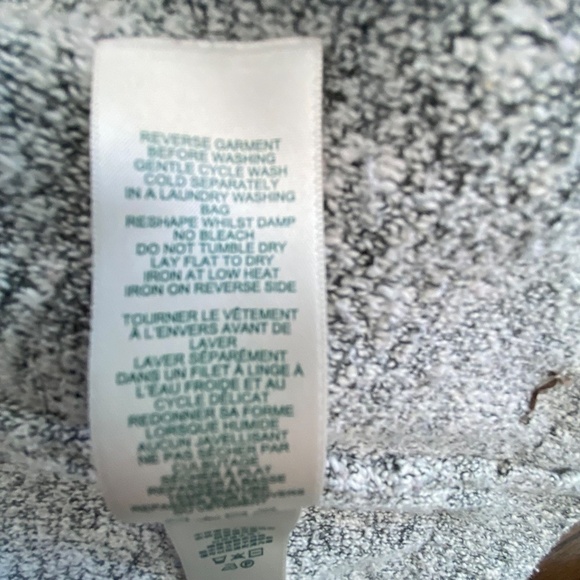 Roots Snowy Fox split back crew neck sweater size medium EUC - Picture 7 of 7